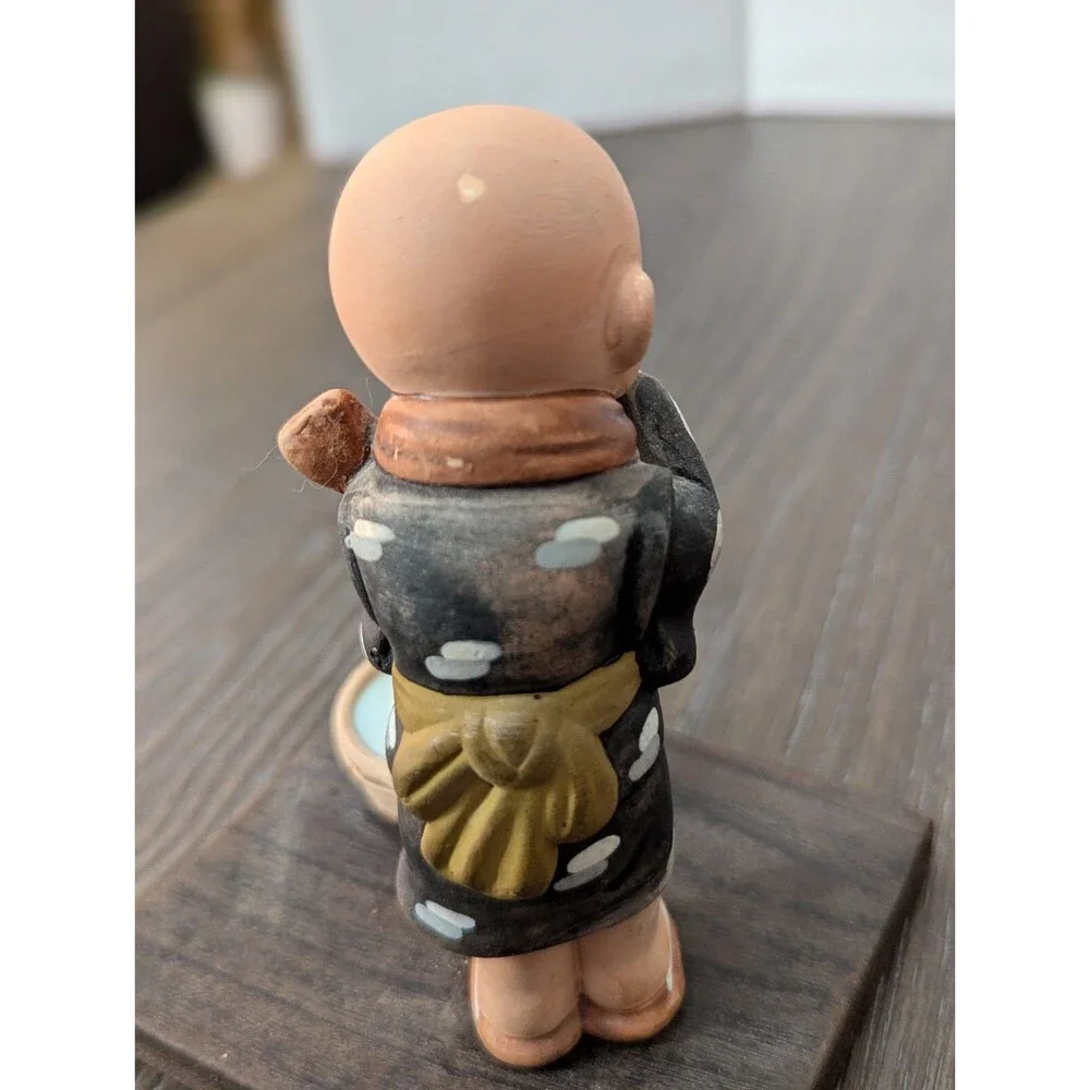 N/A three figurines